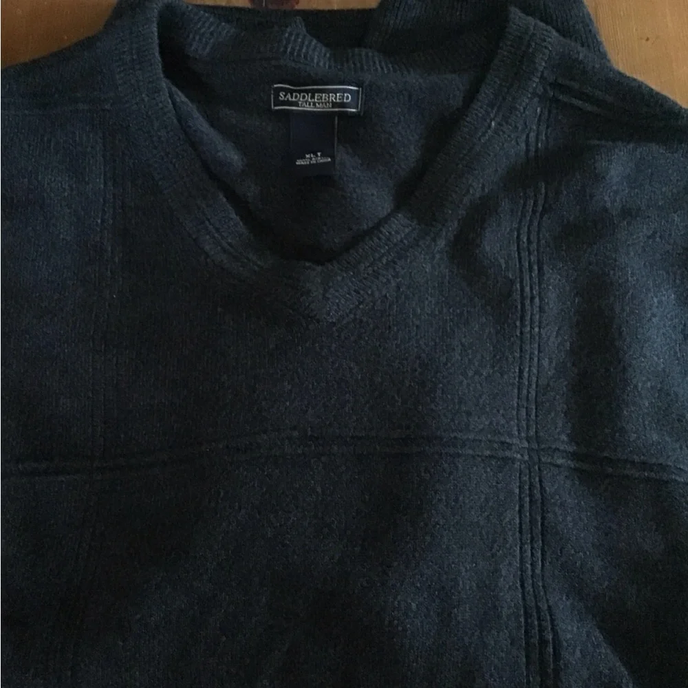 Men’s  saddlebred size XLT NWOT Gray LIGHTWEIGHT V-Neck Sweater